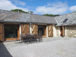 Outdoor dining - Nethercote Byre (Minehead)