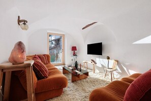 TV - Apartment 'Duchi' with Mountain View, Balcony and Wi-Fi (Bono)