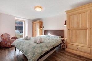 3 bedrooms, iron/ironing board, WiFi, bed sheets - Apartment 'La volta delle Dolomiti' with Mountain View, Balcony and Wi-Fi (Bono)
