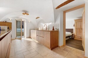 3 slaapkamers, een strijkplank/strijkijzer, wifi, beddengoed