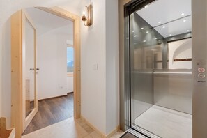 Interior - Apartment 'Duchi' with Mountain View, Balcony and Wi-Fi (Bono)
