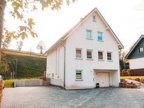 Exterior - Holiday Home Paula, 113 m², with Shared Terrace, Balcony and Wi-Fi (Olsberg)