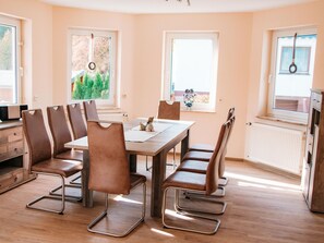 Dining - Holiday Home Paula, 113 m², with Shared Terrace, Balcony and Wi-Fi (Olsberg)