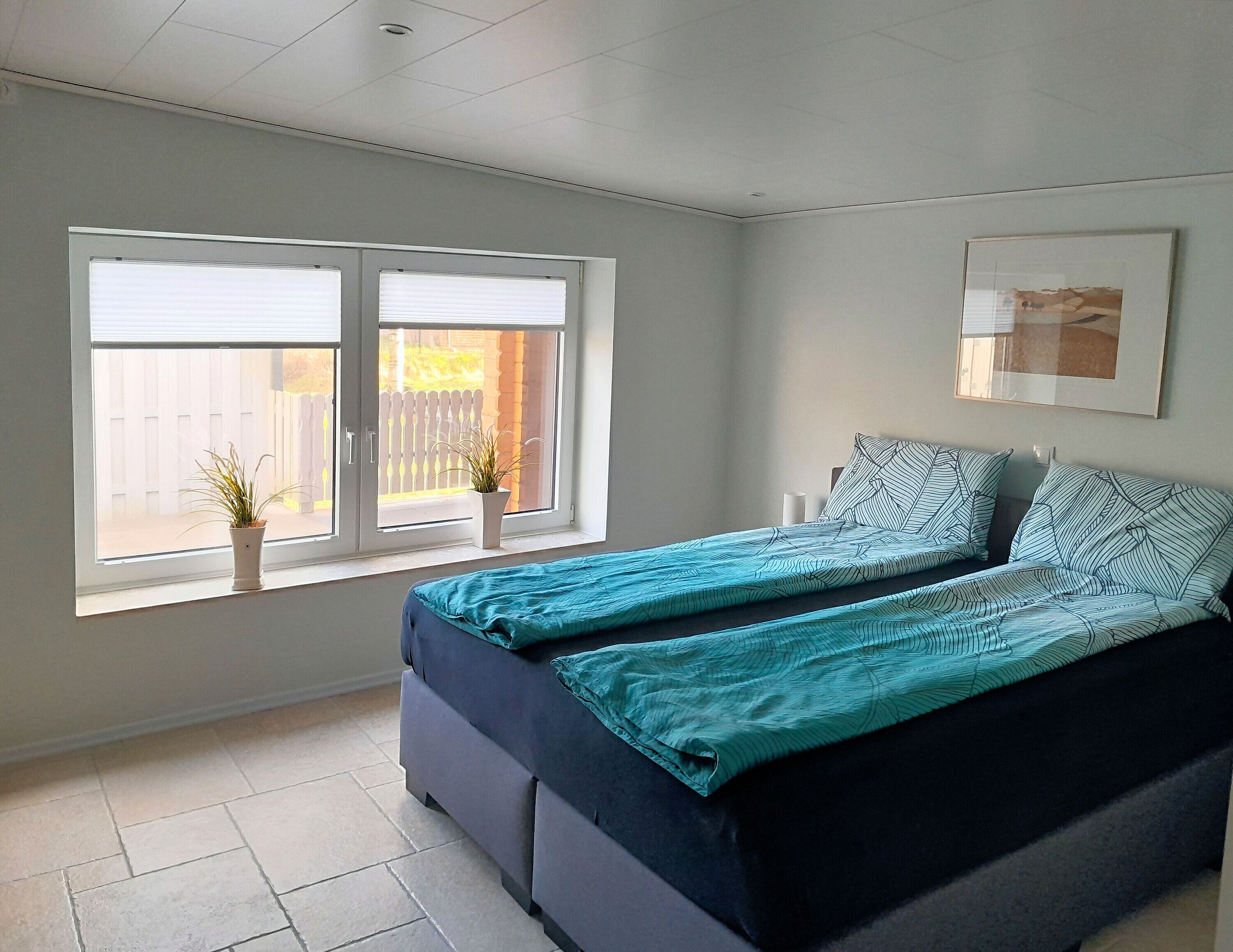 Iron/ironing board, WiFi, bed sheets, wheelchair access