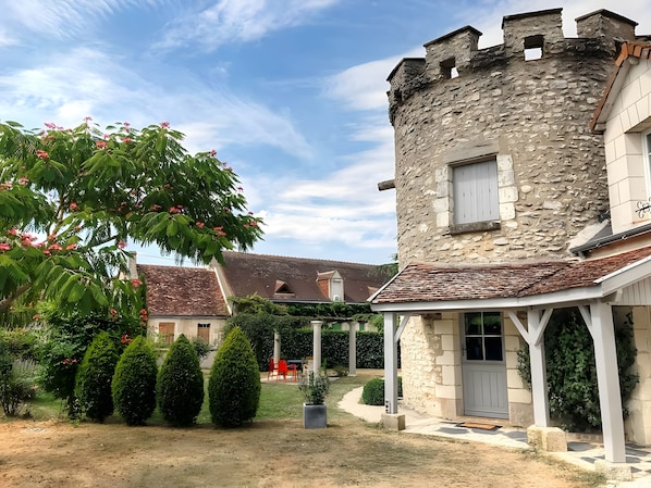 Exterior - Holiday Home 'La Tour De La Gazillère' (Chédigny)