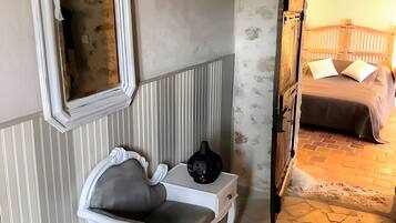 Iron/ironing board, WiFi