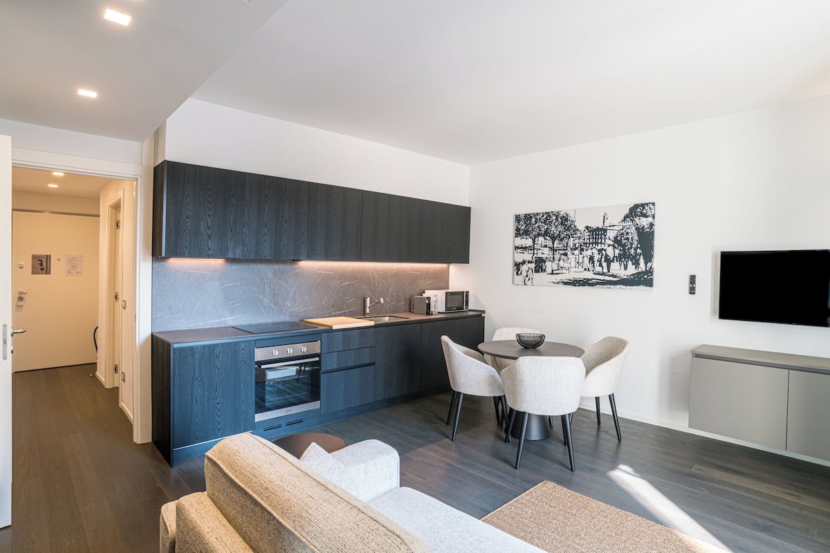 Appartement Premium, vue ville | Espace de travail pour ordinateur portable, chambres insonorisées