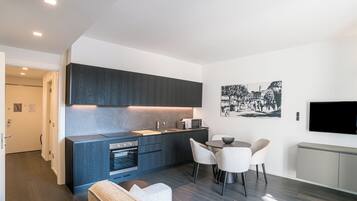 Premium appartement, uitzicht op de stad | Een laptopwerkplek, geluiddichte muren, gratis wifi, beddengoed