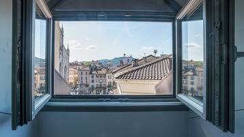 Elite-Apartment, Stadtblick | Laptopgeeigneter Arbeitsplatz, schallisolierte Zimmer, kostenloses WLAN