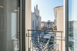 A view from a balcony with a wrought iron railing, overlooking a historic church and surrounding buildings. - Palazzo La Cortesella (Como)