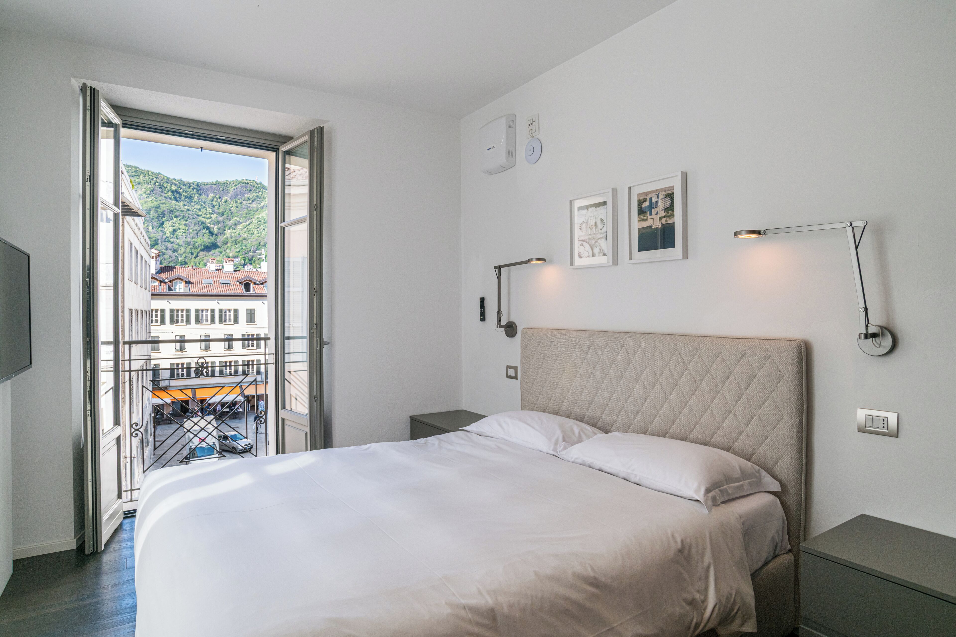 Laptopgeeigneter Arbeitsplatz, schallisolierte Zimmer, kostenloses WLAN