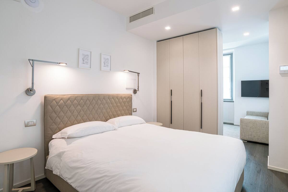 Laptopgeeigneter Arbeitsplatz, schallisolierte Zimmer, kostenloses WLAN