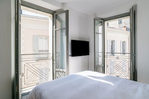 Laptop workspace, soundproofing, free WiFi, bed sheets - Palazzo La Cortesella (Como)