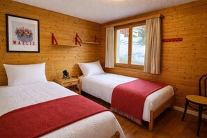 3 chambres, bureau, Wi-Fi gratuit, draps fournis