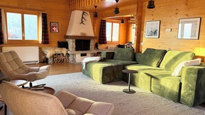 Smart TV, chimenea, videojuegos, estéreo