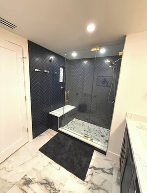 Shower, hair dryer, towels, soap - Vacation Ready, 2-bed condo on Marco Island. Where the Gulf meets the Sky (Marco Island)