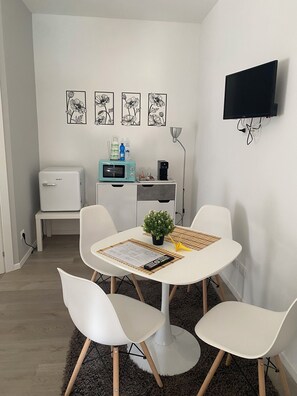 Apartament Deluxe, pati | Sala d'estar