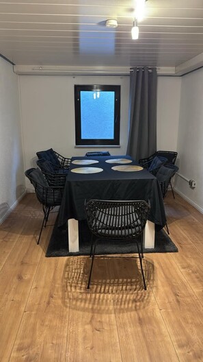 Dining - Apartment 'Rosenhaus' with Shared Terrace and Wi-Fi (Merchweiler)