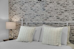 熨斗/熨衫板、Wi-Fi、床單