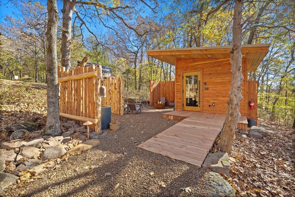 Terrace/patio - South Woods-Sauna-private trails-1mi to Lake Sequoyah (Fayetteville)