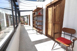 A corridor with a wooden bench, a white ceiling, and a view of the outdoors. - Luxury villa with heated pool and exceptional sea and canyon views, (Barlovento)