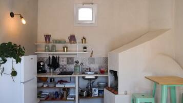 Frigorifero, forno, piano cottura, macchina per tè/caffè