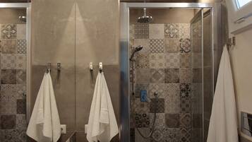 Bruser, hårtørrer, håndklæder