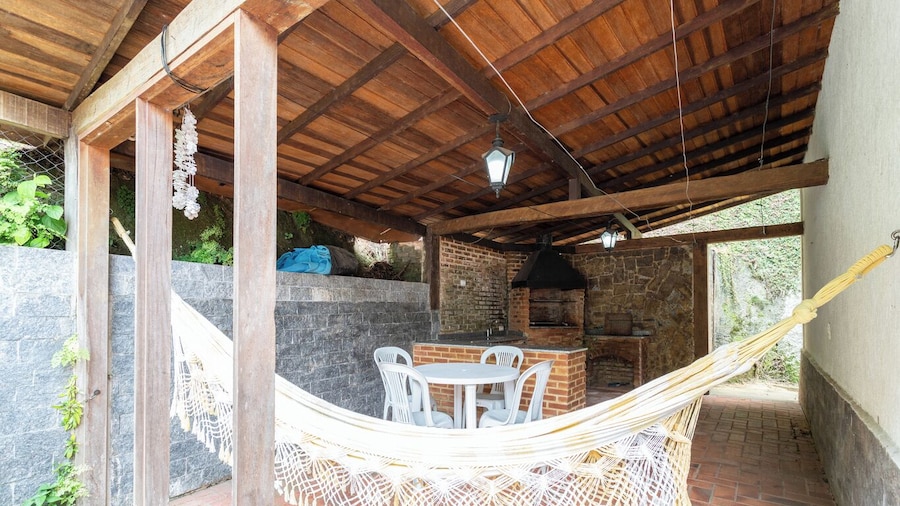 Petr Polis Piscina Lareira e Natureza Incr vel