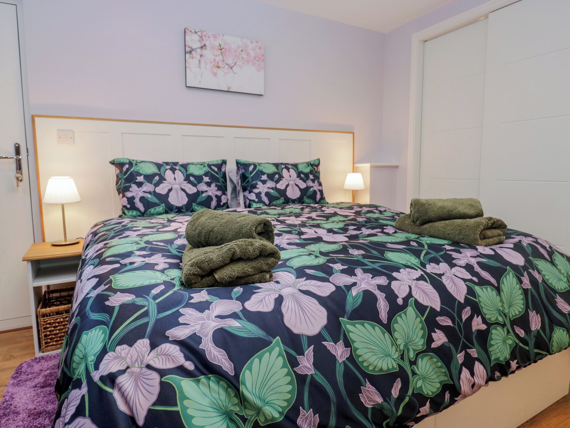 1 habitación, decoración personalizada y muebles diferentes 