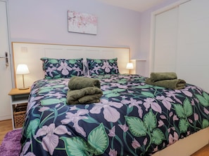 1 Schlafzimmer, individuell dekoriert, individuell eingerichtet