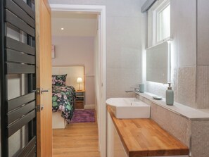 Shower - Drapers Cottage (Grange-over-Sands)