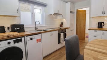 Dishwasher, cookware/dishes/utensils