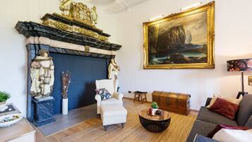 Fernseher, Tischtennisplatte