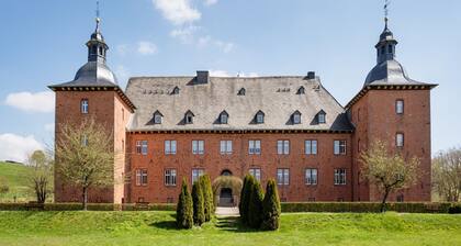 Apartment 'Fewo Saalstube, Adolphsburg' mit Gemeinschaftsgarten und WLAN