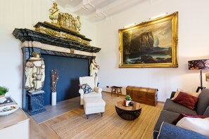 Fernseher, Tischtennisplatte