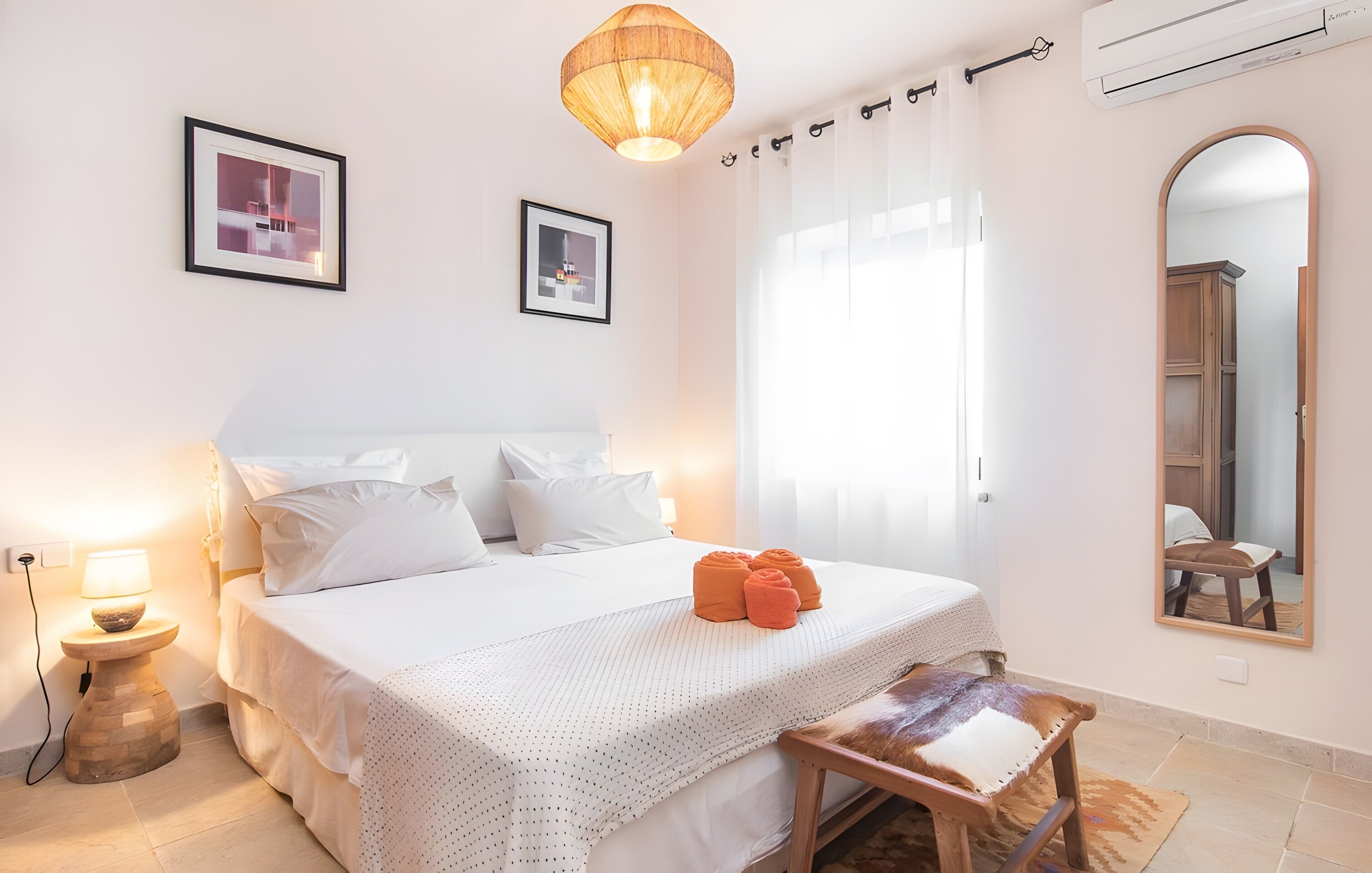 Iron/ironing board, WiFi, bed sheets