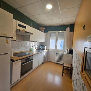 Private kitchen - Casa Rural Amara Bardenas – Alojamiento exclusivo en Valtierra, Navarra (Valtierra)