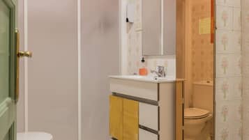 Doccia, asciugacapelli, asciugamani