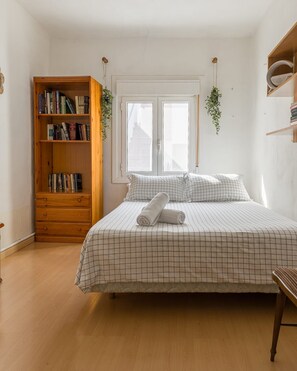 WiFi, bed sheets, wheelchair access