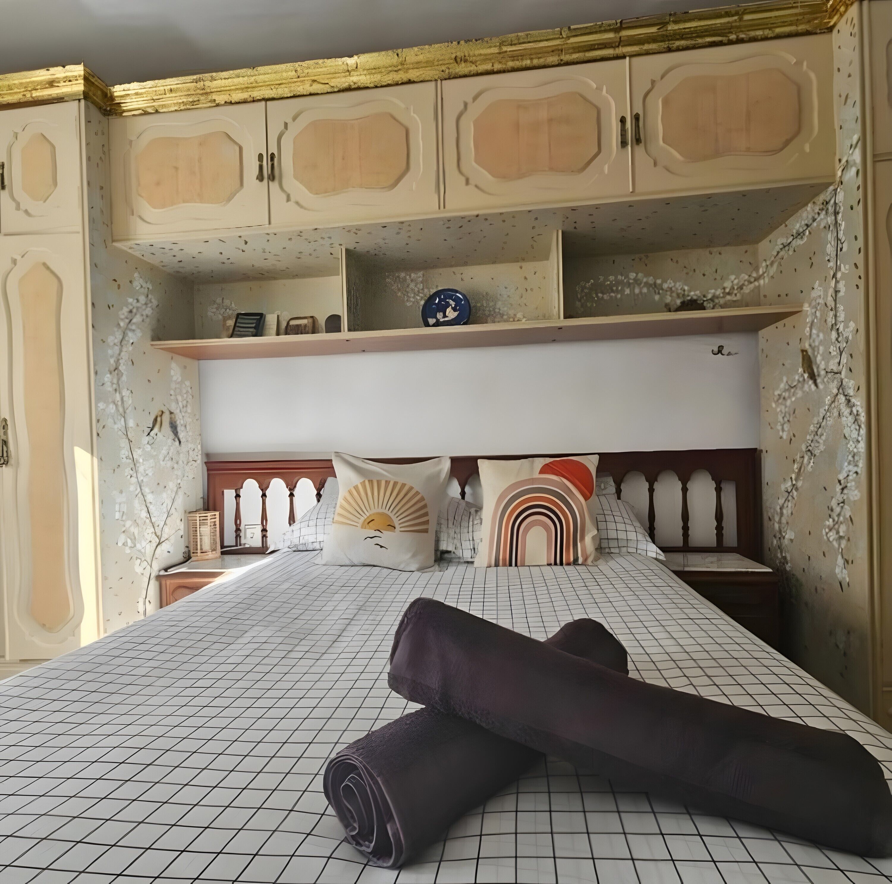 WiFi, bed sheets, wheelchair access