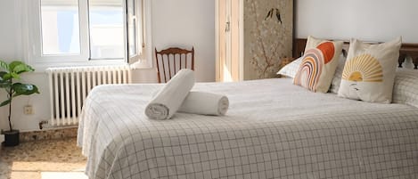 WiFi, bed sheets, wheelchair access