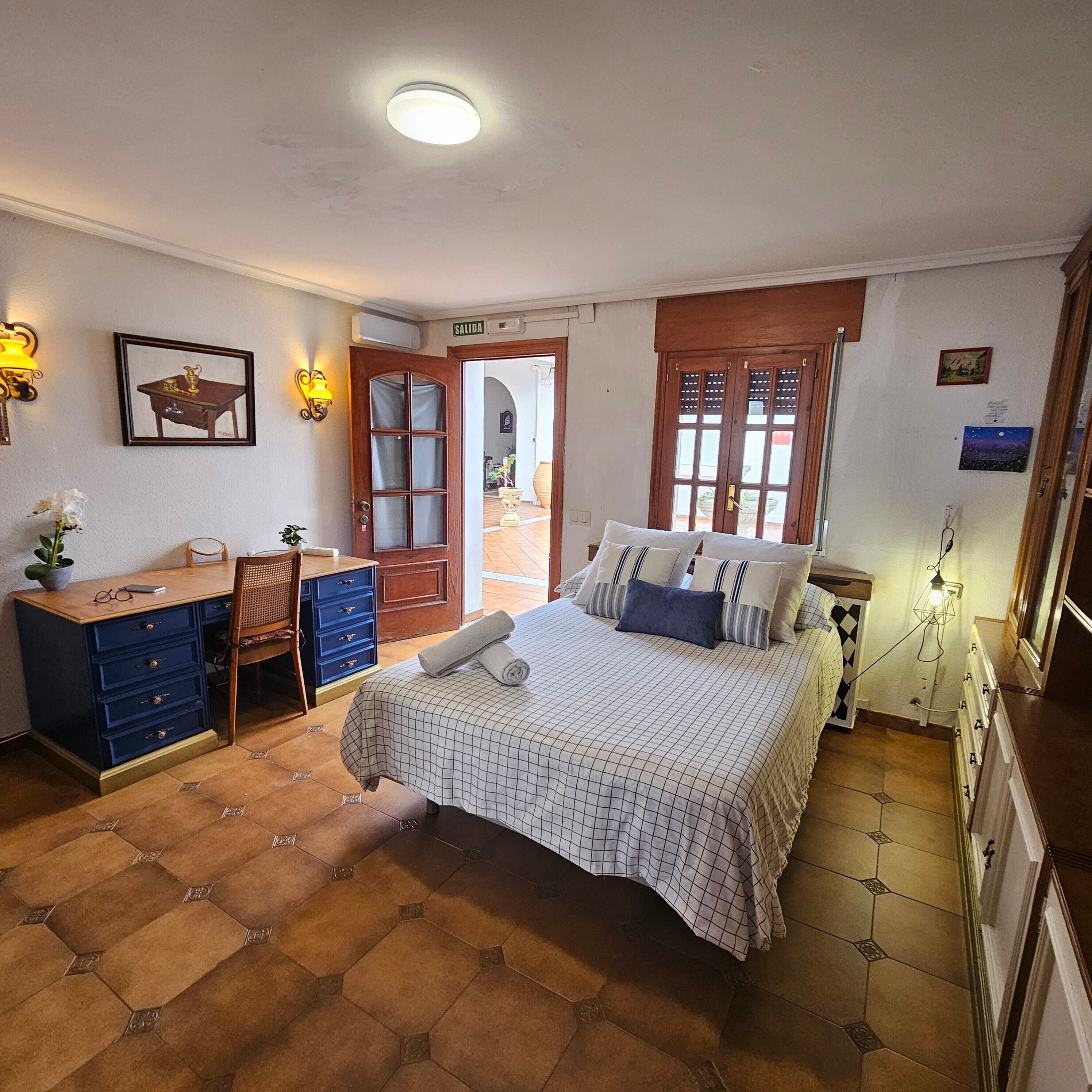 WiFi, bed sheets, wheelchair access