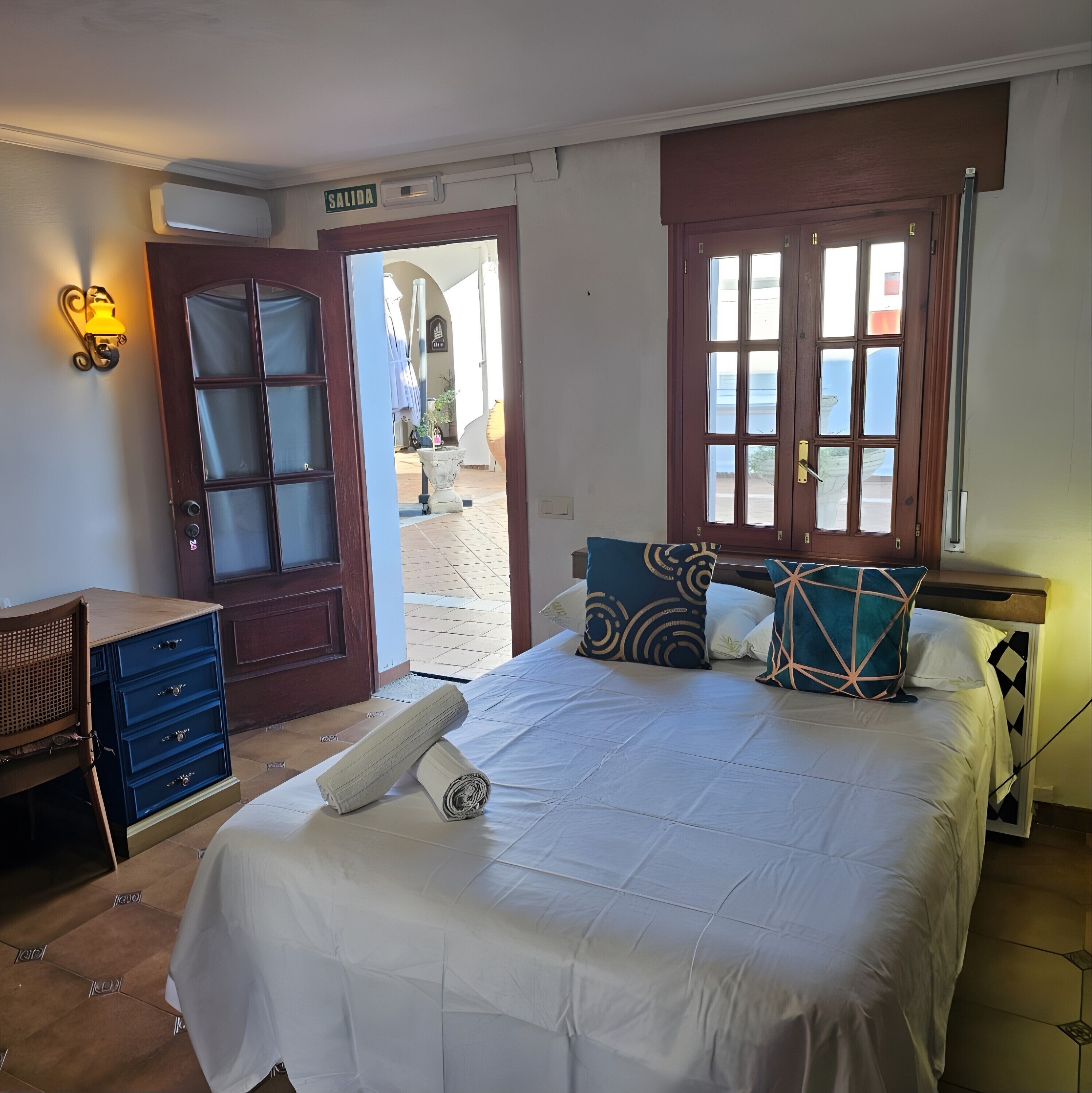 WiFi, bed sheets, wheelchair access