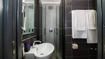 Ducha, toallas, papel higiénico