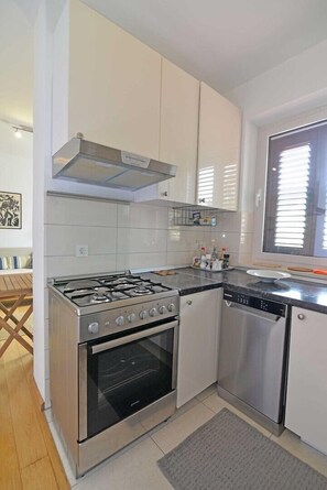 Fridge, microwave, stovetop, dishwasher - Villa Kaciol Veli Lošinj B4+2*** A (Veli Lošinj)