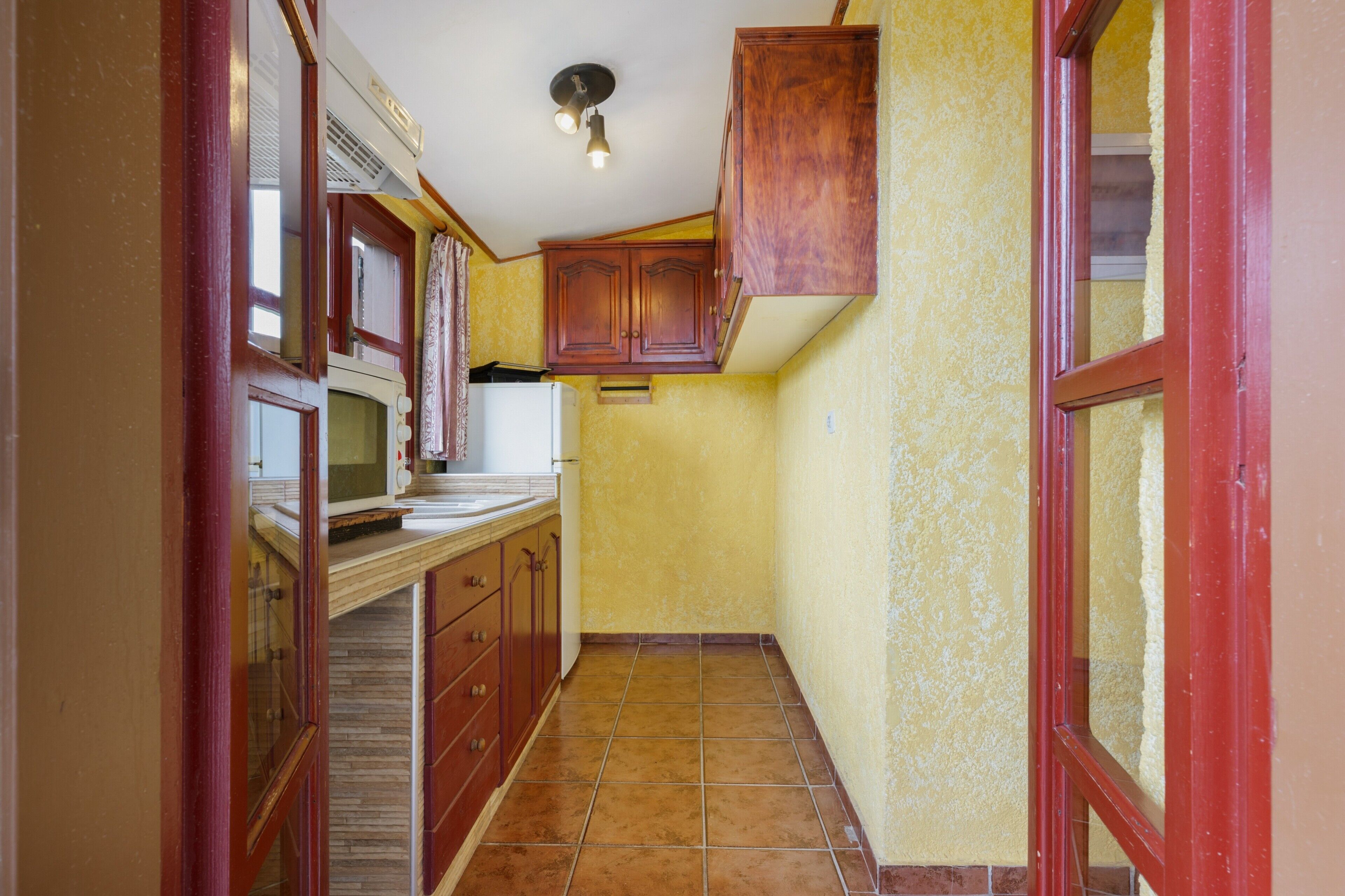 Réfrigérateur, four, plaque de cuisson, cafetière/bouilloire