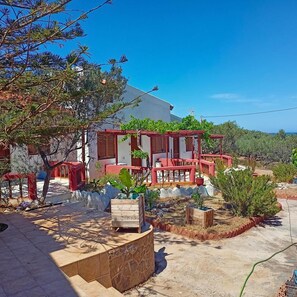 Terrace/patio - Apartment 'Sunrise' with Mountain View, Wi-Fi and Air Conditioning (Palekastron)