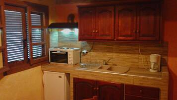 Réfrigérateur, four, plaque de cuisson, cafetiÚre/bouilloire