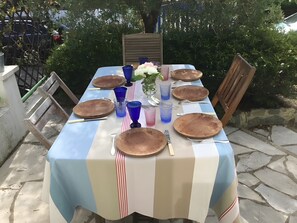 Outdoor dining - Artist’s House in Pornichet La Baule (Pornichet)