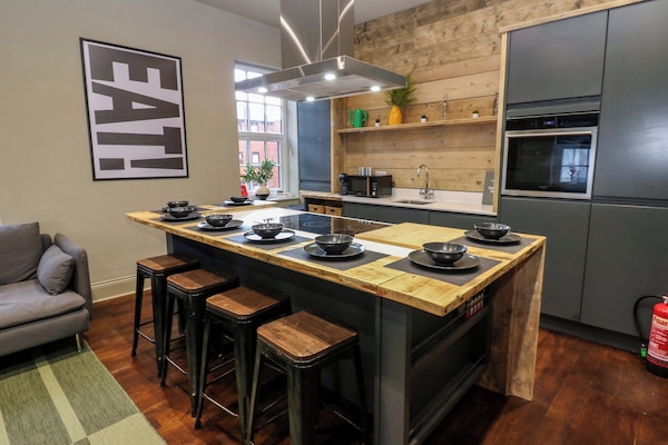 Cottage | Private kitchen | Fridge, dishwasher, cookware/dishes/utensils